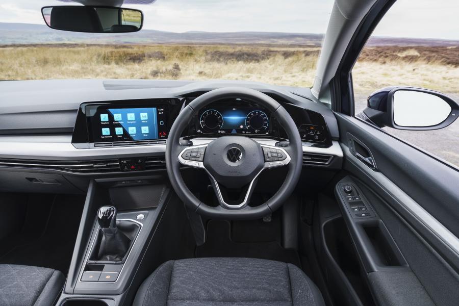 Торпедо Volkswagen Golf Life 2020 года  (UK) (фото 29 из 40)